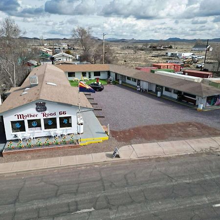 The Aztec Motel & Creative Space Seligman Exterior photo