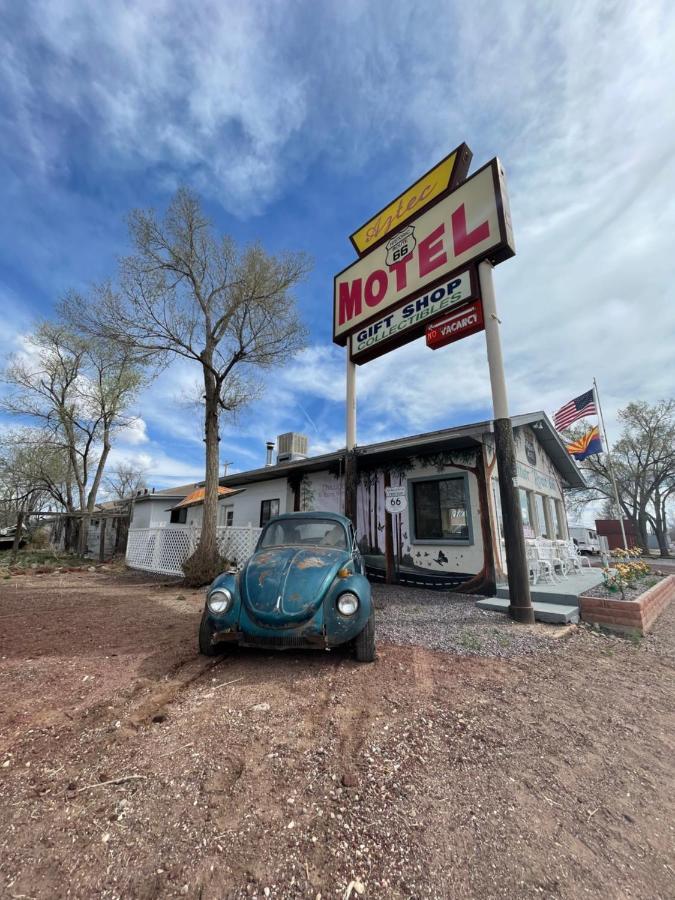 The Aztec Motel & Creative Space Seligman Exterior photo