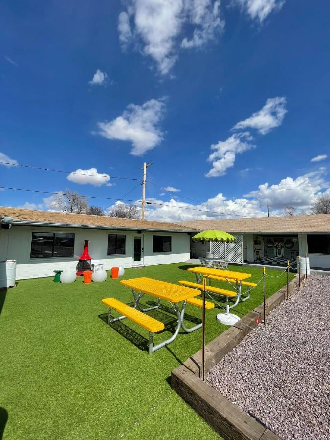 The Aztec Motel & Creative Space Seligman Exterior photo