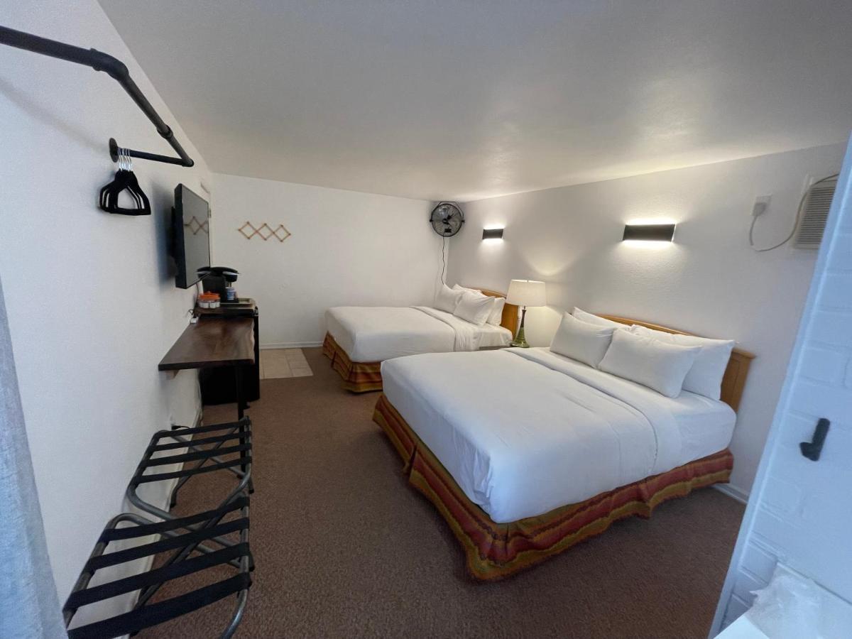 The Aztec Motel & Creative Space Seligman Exterior photo