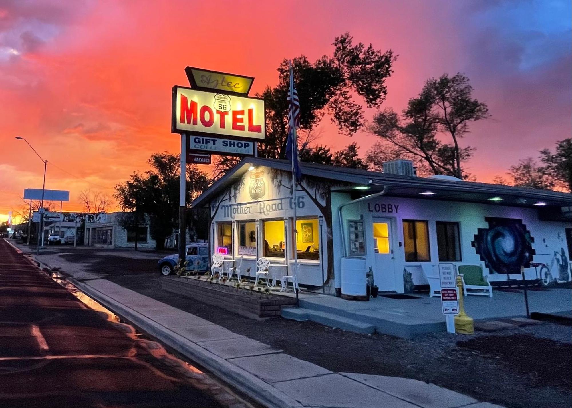 The Aztec Motel & Creative Space Seligman Exterior photo